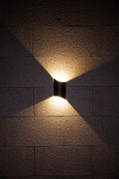 WALL LIGHT