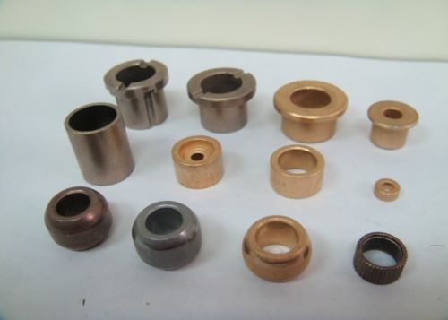 Self-lubricating sintered bushing