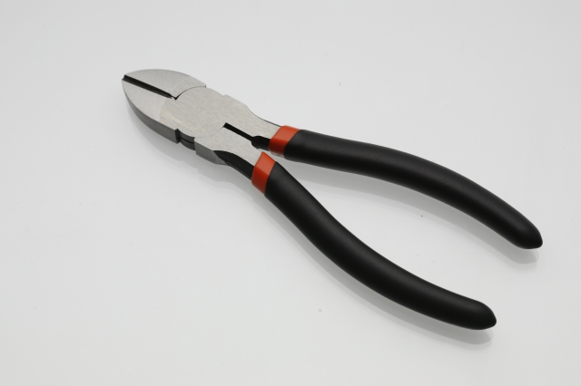 Diagonal plier