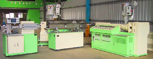 DUAL LAYERS EXTRUDING  & CUTTING MACHINE